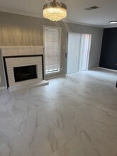 2211 S Kirkwood Rd in Houston, TX - Foto de edificio - Building Photo