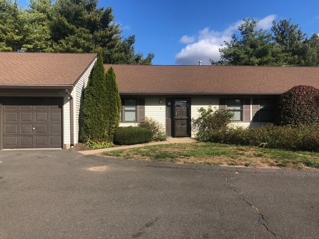 240 S Water St in East Windsor, CT - Building Photo - Building Photo