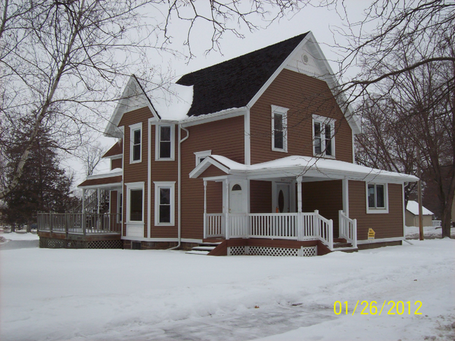 property at 647 N Walnut St