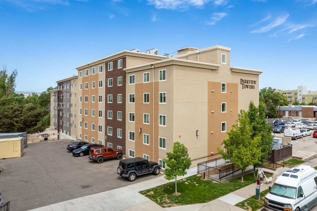 Parkview Towers in Englewood, CO - Foto de edificio