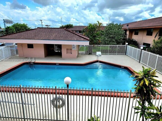 5851 W 20th Ave in Hialeah, FL - Building Photo - Building Photo