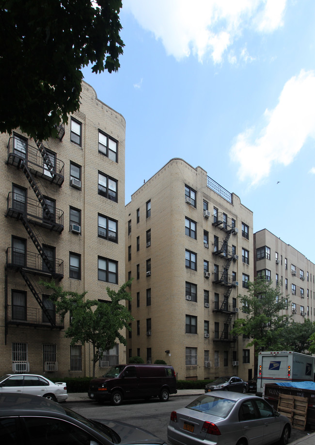 729 W 186th St in New York, NY - Building Photo - Building Photo