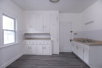 2119 Lewis Dr in Lakewood, OH - Building Photo - Building Photo