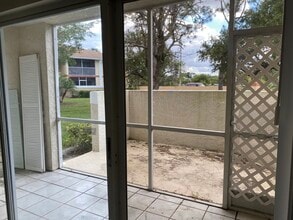 1530 SE Royal Green Cir, Unit 108 in Port St. Lucie, FL - Building Photo - Building Photo