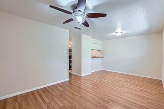 2450 Ashdale Dr in Austin, TX - Building Photo - Building Photo