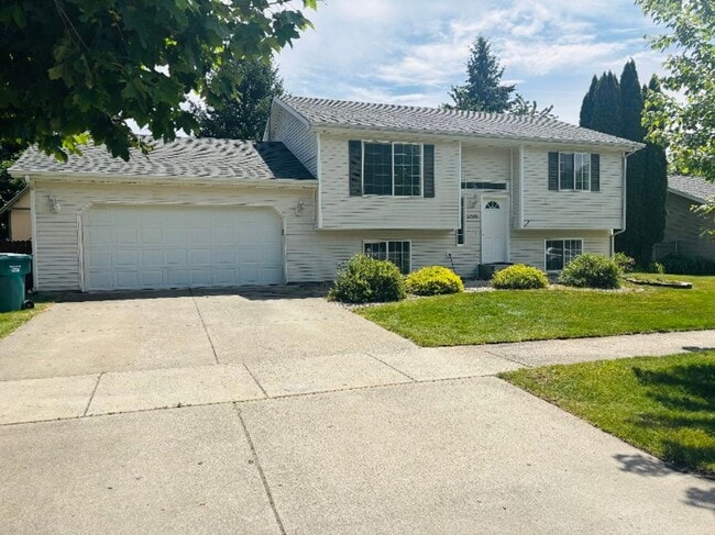 property at 10558 N Crimson Dr