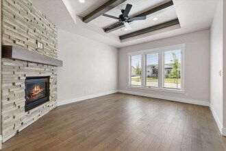 8432 W Meltwater Ln in Eagle, ID - Foto de edificio - Building Photo