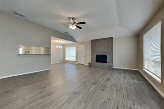 7414 Skylight Ln in Houston, TX - Building Photo - Building Photo
