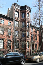 107 W 11th St in New York, NY - Building Photo - Building Photo