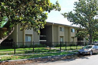 Canyon Crest in Fresno, CA - Foto de edificio - Building Photo