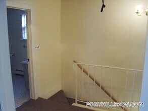 44 Vale St, Unit 2 in Boston, MA - Foto de edificio - Building Photo