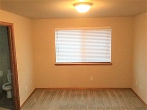 5321 166th St Ct E in Tacoma, WA - Foto de edificio - Building Photo