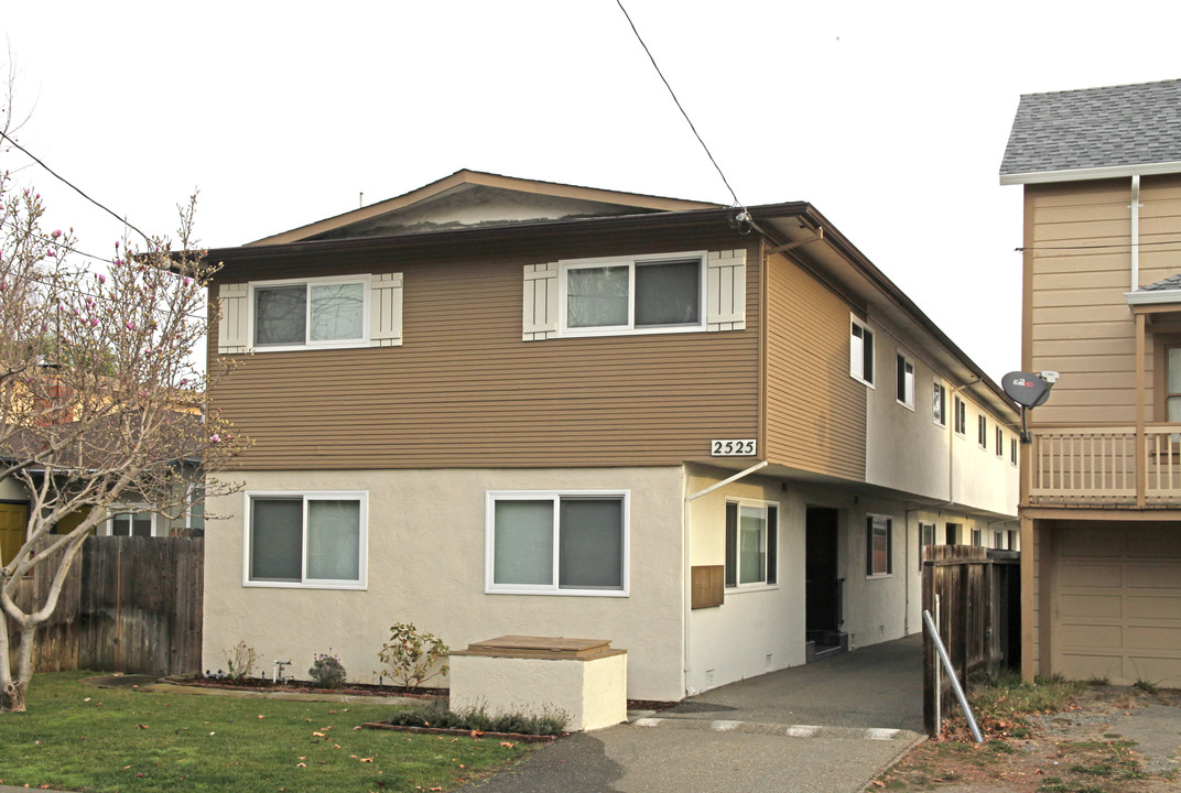 2525 Lincoln Ave in Alameda, CA - Building Photo