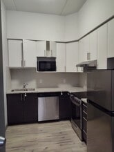 77-177 Leland St in Hamilton, ON - Building Photo - Building Photo