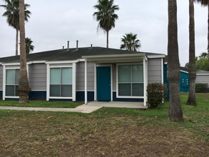 Valley Island Palms Apartments in Edinburg, TX - Foto de edificio - Building Photo