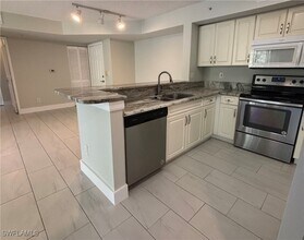 1230 Wildwood Lakes Blvd in Naples, FL - Building Photo - Building Photo
