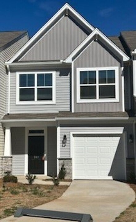 209 Arbor Trl in Powdersville, SC - Foto de edificio