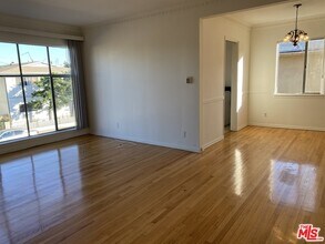 1255 N Mansfield Ave-Unit -5 in Los Angeles, CA - Building Photo - Building Photo