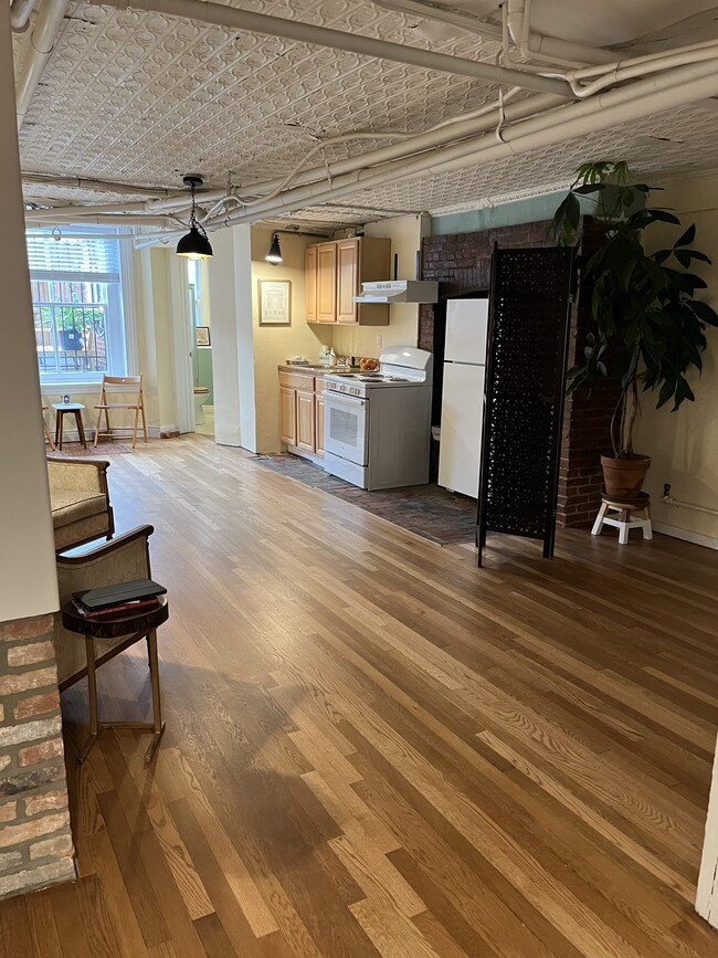 937 Saint Paul St, Unit 937b in Baltimore, MD - Building Photo - Building Photo