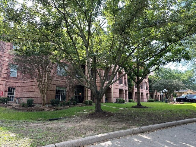 2815 Kings Crossing Dr photo'
