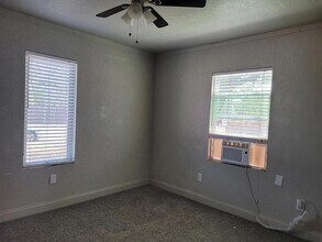 2404 Avenue U in Lubbock, TX - Foto de edificio - Building Photo