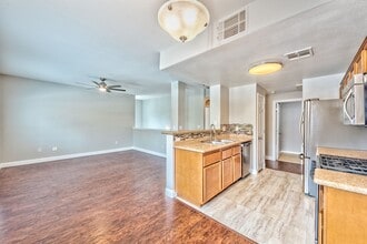 7701 W Robindale Rd in Las Vegas, NV - Building Photo - Building Photo