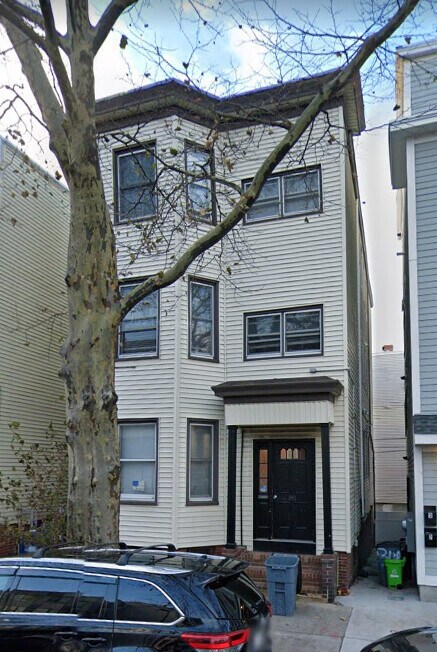 346 Chelsea St, Unit 2 in Boston, MA - Building Photo