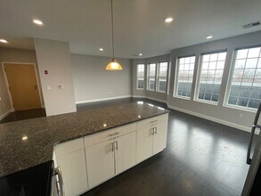 431 River St in Waltham, MA - Building Photo - Building Photo