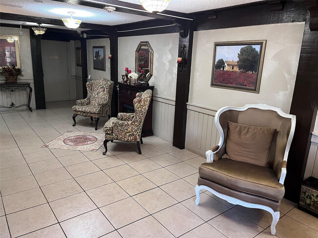 3670 Inverrary Dr in Lauderhill, FL - Foto de edificio - Building Photo