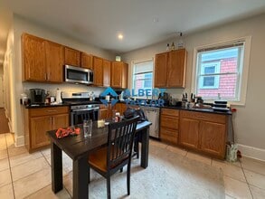 226 Calumet St, Unit 1 in Boston, MA - Foto de edificio - Building Photo