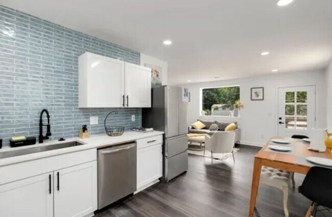 property at 1299 Graymont Dr SW