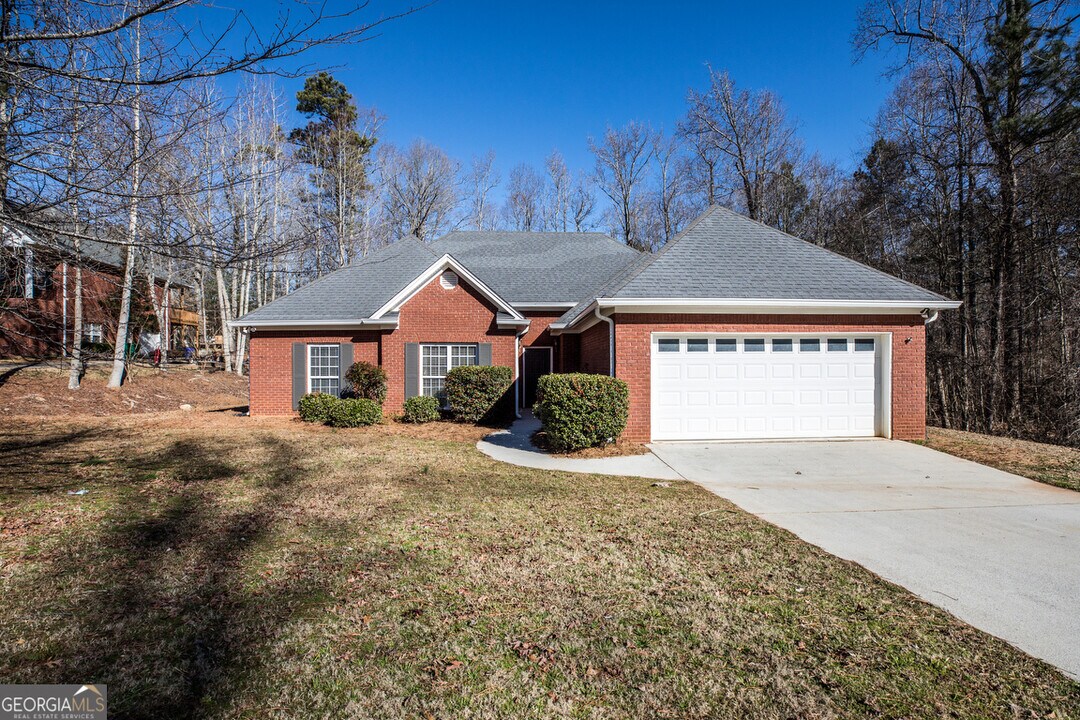 205 Charleston Ave in Bremen, GA - Building Photo
