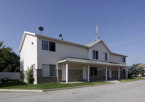 1634 N Angel St in Layton, UT - Building Photo