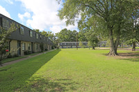 Falling Water Apartments in Lufkin, TX - Foto de edificio - Building Photo