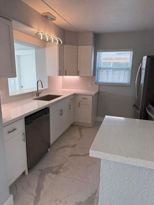 214 SE 3rd Terrace in Dania Beach, FL - Building Photo