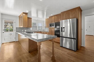8214 Creighton Ave in Los Angeles, CA - Building Photo - Building Photo