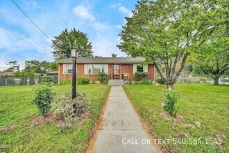 5001 Hildebrand Rd NW in Roanoke, VA - Building Photo - Building Photo