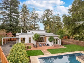 681 S Fitch Mountain Rd in Healdsburg, CA - Building Photo - Building Photo