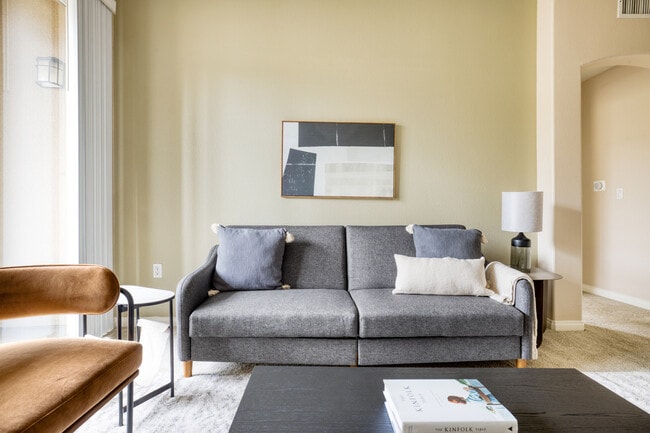 8700 Pershing Dr in Los Angeles, CA - Foto de edificio - Building Photo