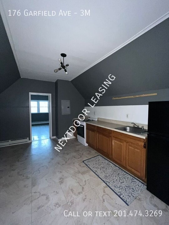 176 Garfield Ave in Jersey City, NJ - Building Photo