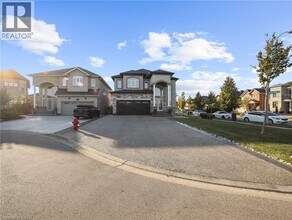 4 St Anthony Pl in Hamilton, ON - Building Photo - Building Photo
