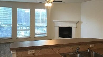 1152 Sunderland Ln in Fort Worth, TX - Building Photo - Building Photo