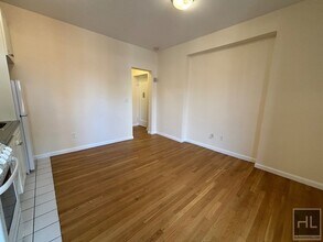 WEST 72 STREET in New York, NY - Building Photo - Building Photo