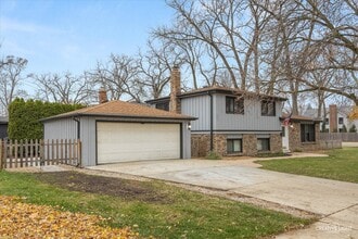 818 Pleasant Ave in Glen Ellyn, IL - Building Photo - Building Photo