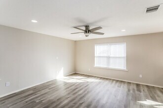 549 Crystal Springs Dr in Fort Worth, TX - Building Photo - Building Photo