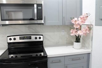 7929 Granada Blvd in Miramar, FL - Building Photo - Building Photo