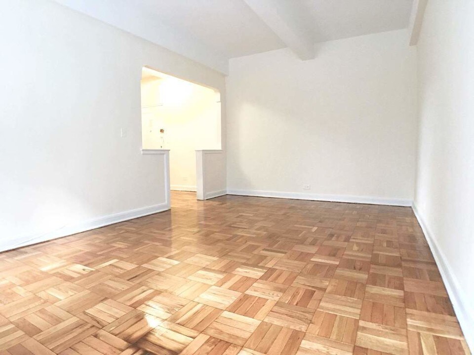 140 Van Cortlandt Ave W in Bronx, NY - Building Photo