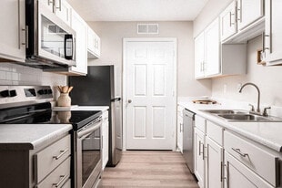 Lakeside Vintage in Robinsonville, MS - Building Photo