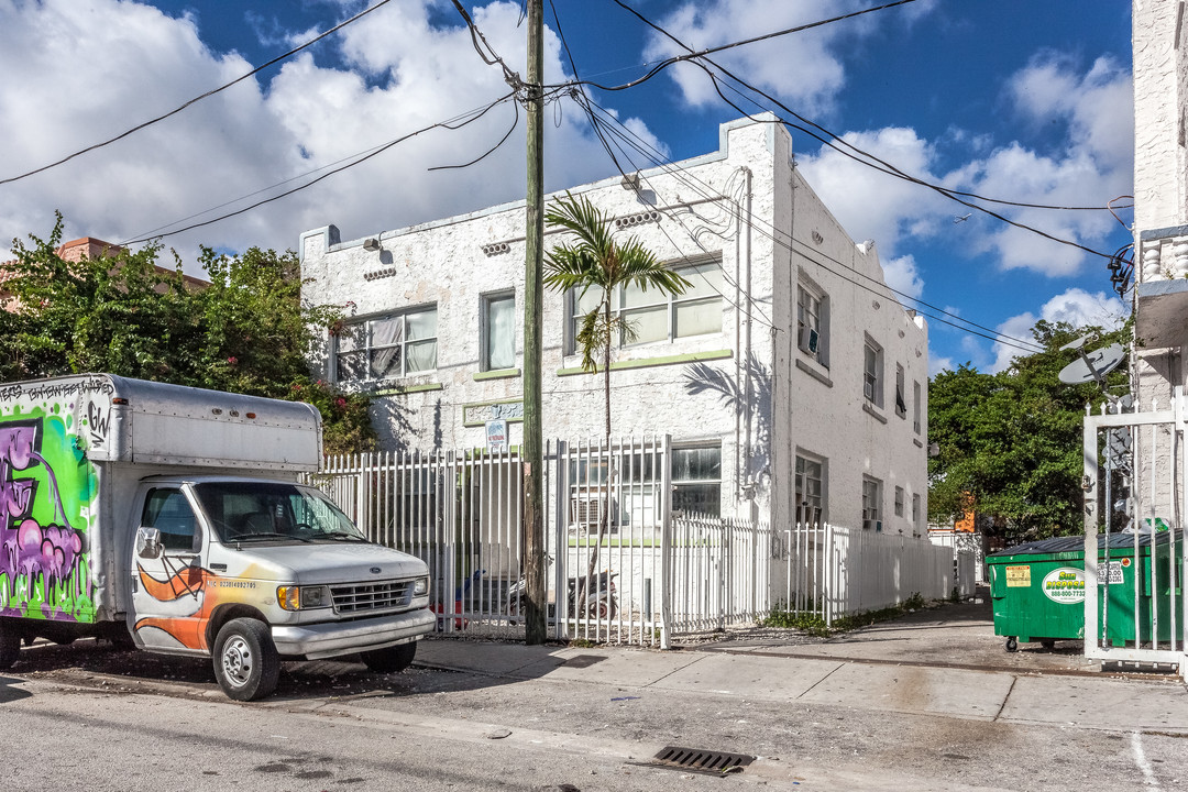 977 SW 5th St in Miami, FL - Building Photo