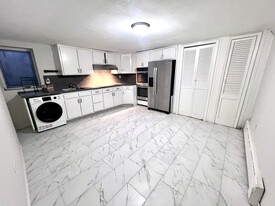 37 High Pasture Cir in Dix Hills, NY - Building Photo